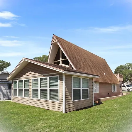 Watch The Sunrise On Lake Louisa Clermont Exterior photo